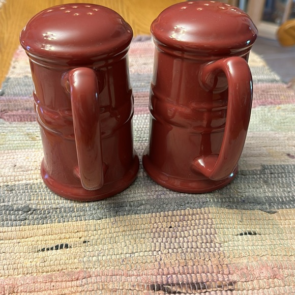 Longaberger Pottery Woven Traditions Stovetop Salt & Pepper Shakers in Paprika - Picture 5 of 5